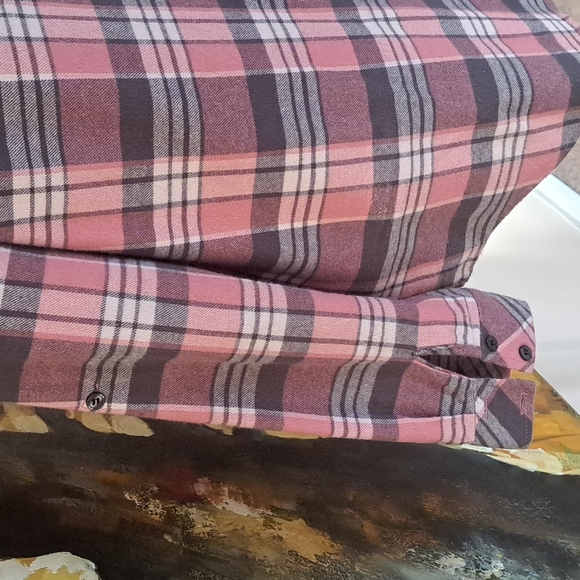 Pink plaid flannel shirt - Picture 3 of 5
